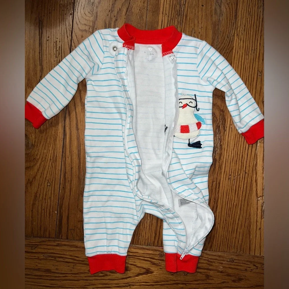 EC- 2 FOR 1 Baby Pajamas! 1 Footie & 1 Bodysuit! Size 6 Months.